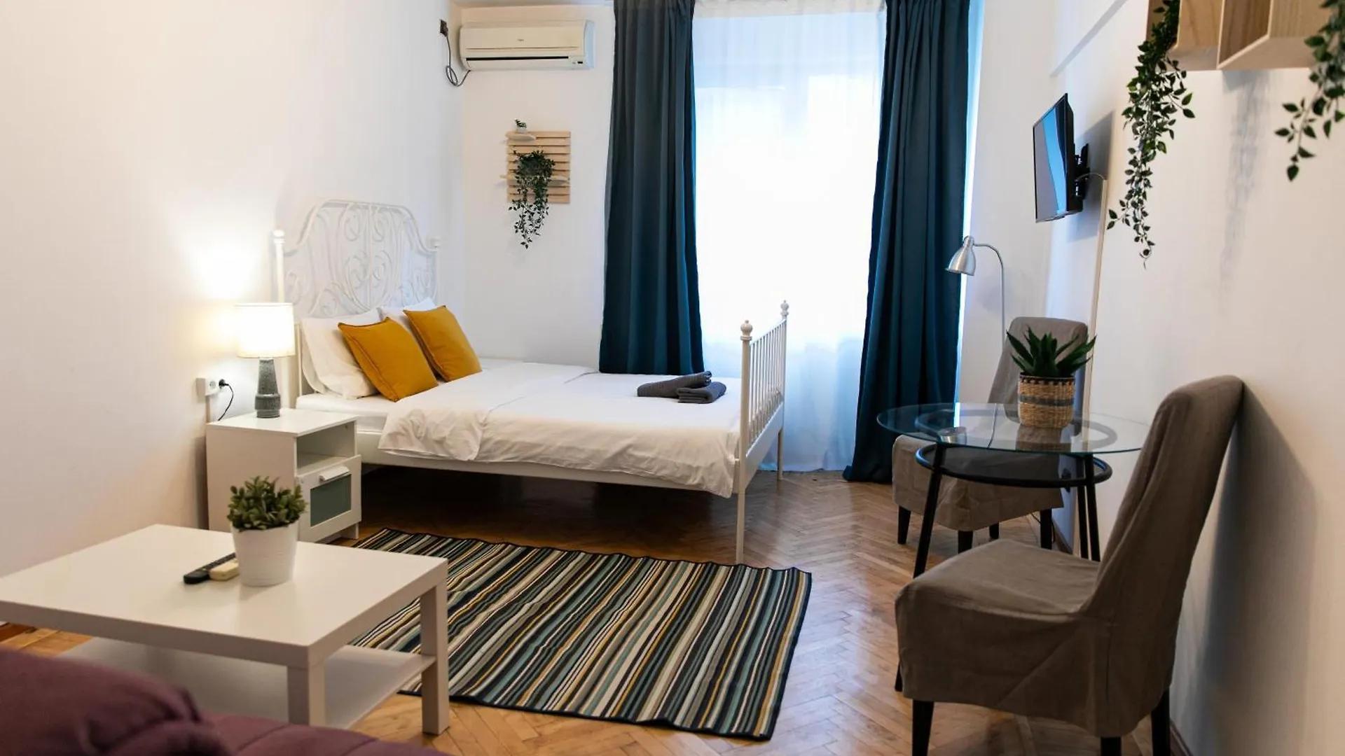 Color Apartment Regina Elisabeta 23 Bucharest Romania